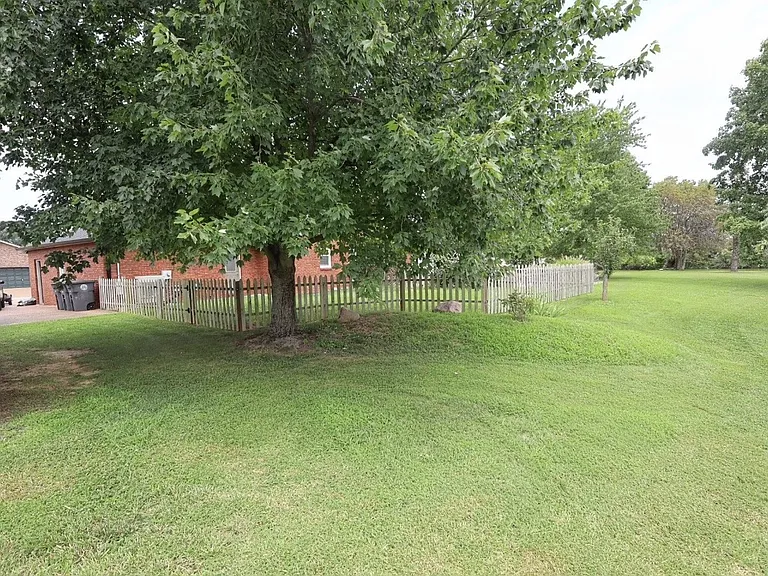 8231 Lake Terrace Dr — Photo 28