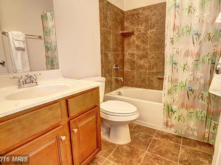 25095 Croxley Green Sq — Photo 22