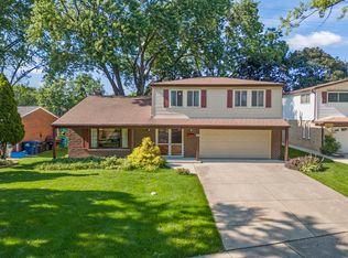 30 W Kathleen Dr, Des Plaines, IL 60016