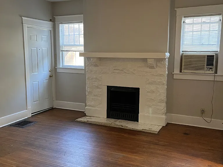 2129 Ashwood Ave #1 — Photo 5
