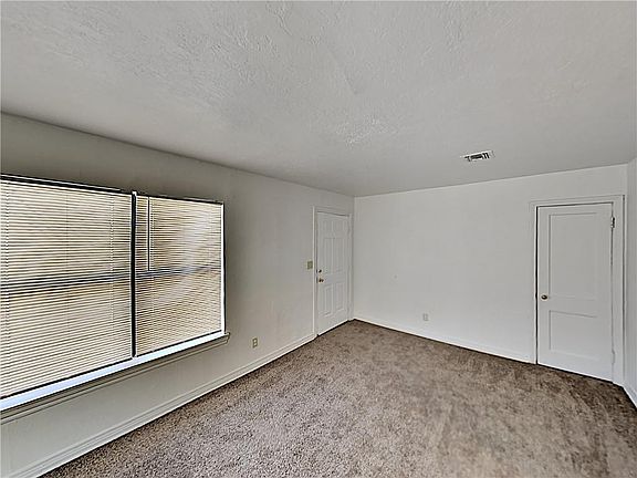 5th image of 1022 E Arkansas St