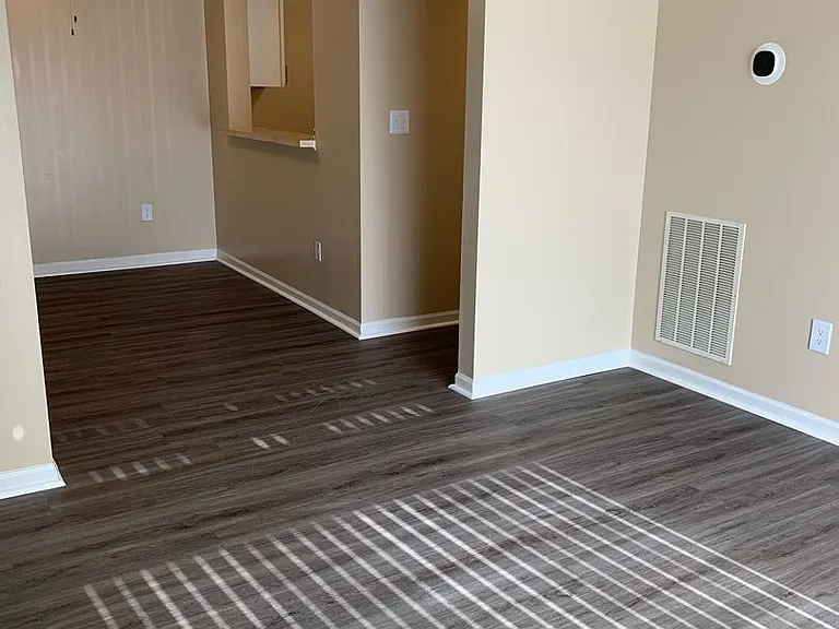 Walnut Manor Apartments — Photo 37