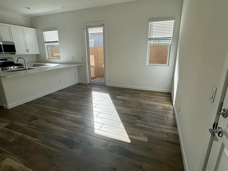 3173 W Peak View Rd — Photo 17