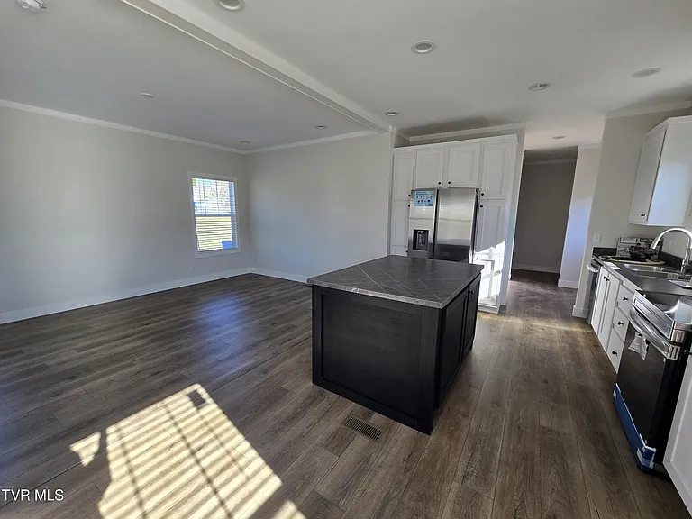 2208 Oak St — Photo 8