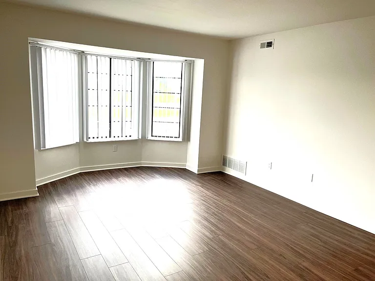 Charter Oaks Apartments — Photo 121