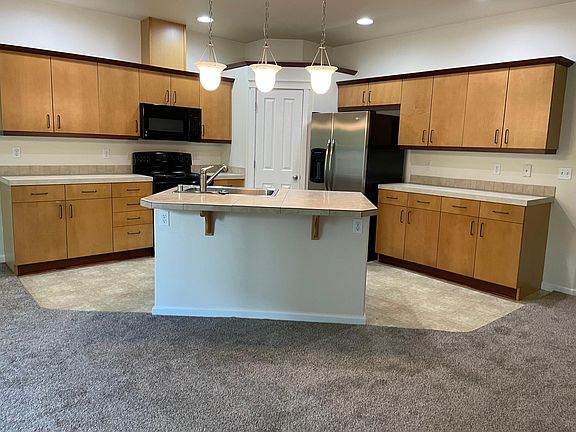 3rd image of 2219 NE 139th Cir