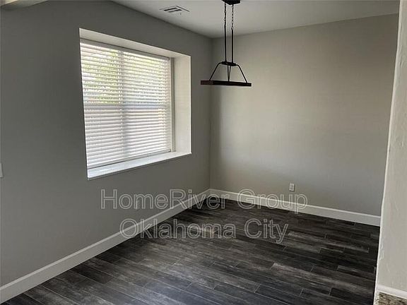 4th image of 1909 Aurora Dr