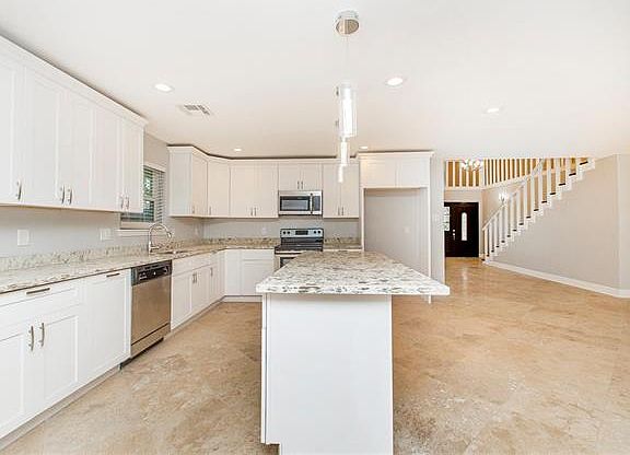 2nd image of 327 Ormond Oaks Dr