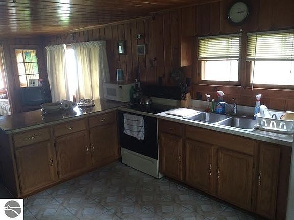 3rd image of 8240 Avalon Dr