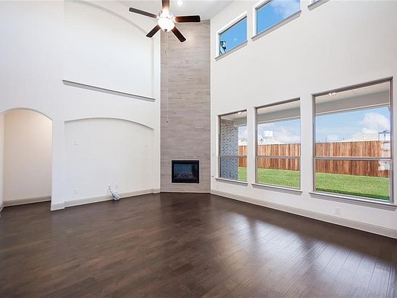 3rd image of 2704 Chablis Dr