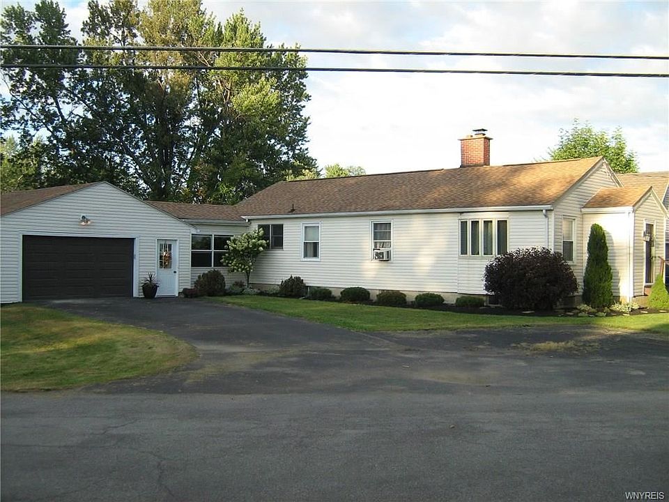 1st image of 2690 Lakewood Ave