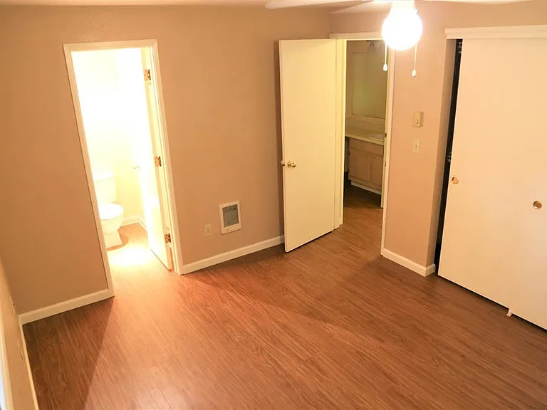 3358 SE Charlotte Pl — Photo 8