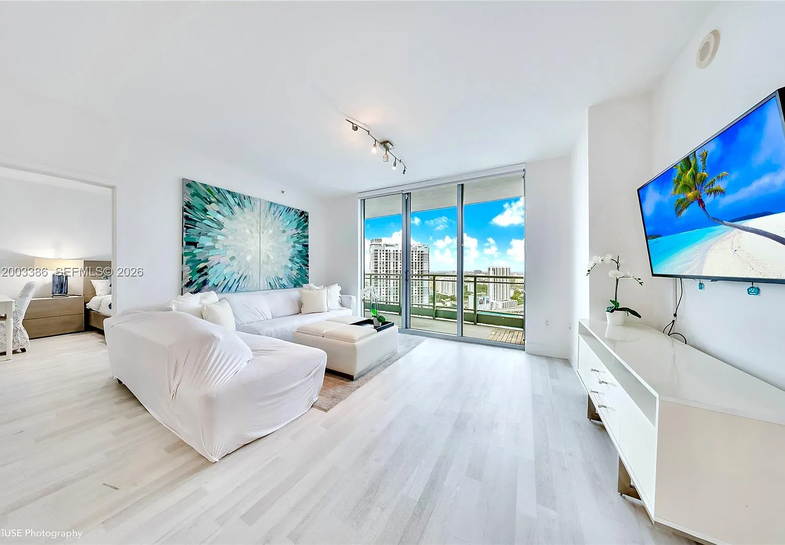 Ivy Condo — Photo 3