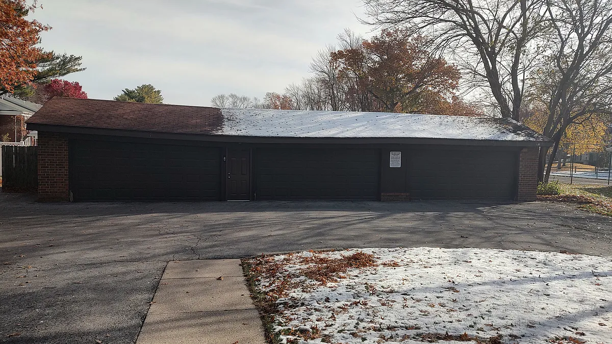 Building Photo - 4136 Newcastle Dr #102