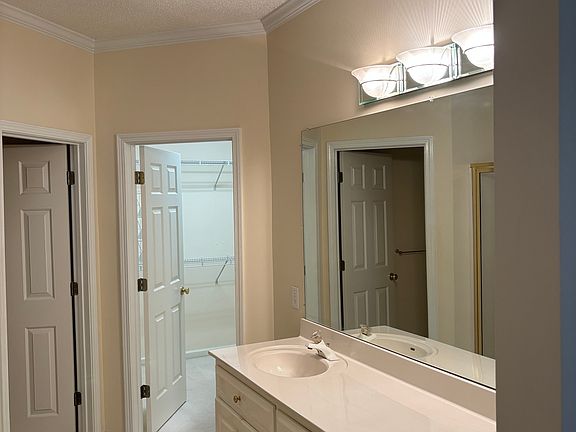 4th image of 126 Augusta Dr