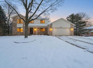 2728 Winter Park Ct, Rochester Hills, MI 48309