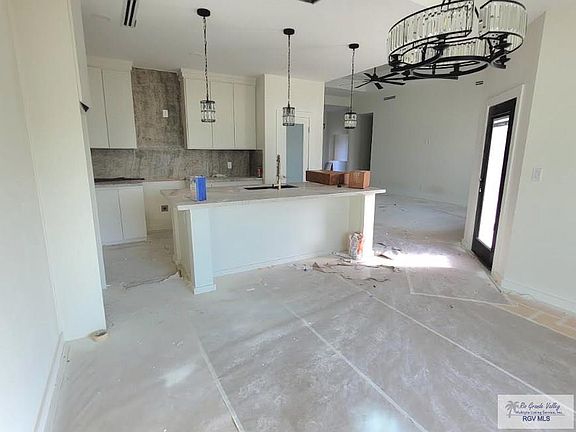 4th image of 4365 Aurora Dr