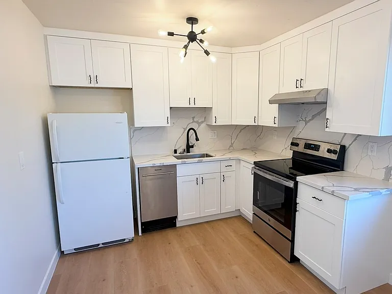 755 Rose Ave #7 — Photo 3