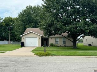 652 NW Shorey Ct, Topeka, KS 66608