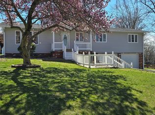 630 W Kinkead Rd, Hillsboro, IL 62049