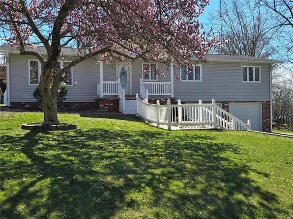 630 W Kinkead Rd, Hillsboro, IL 62049