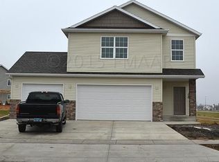 4001 10th St S, Moorhead, MN 56560