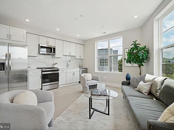 3rd image of 901 19th St NE #Penthouse 2
