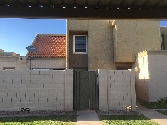 3rd image of 930 E Diamond Dr