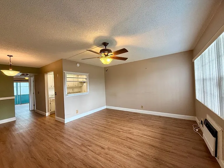 364 Camden N #364-P — Photo 2