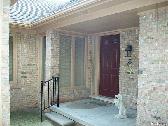 3rd image of 5925 Whitfield Dr #1