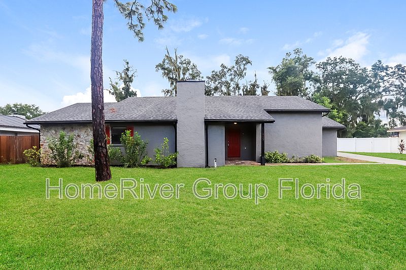 1st image of 815 Sandalwood Dr