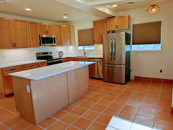 Open kitchen/dining floorplan; new custom cabinets and quartzite countertops