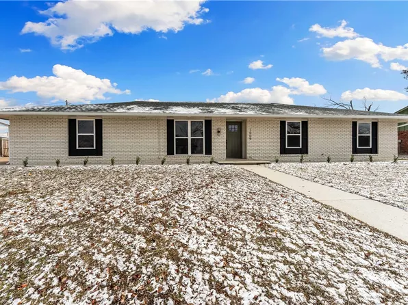 1009 S 19th St, Rogers, AR 72758