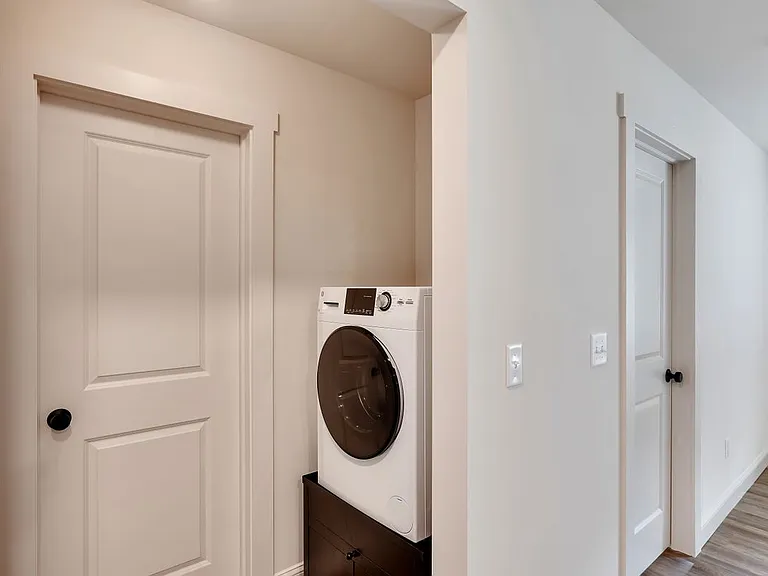 36 Pawling Ave #202 — Photo 8