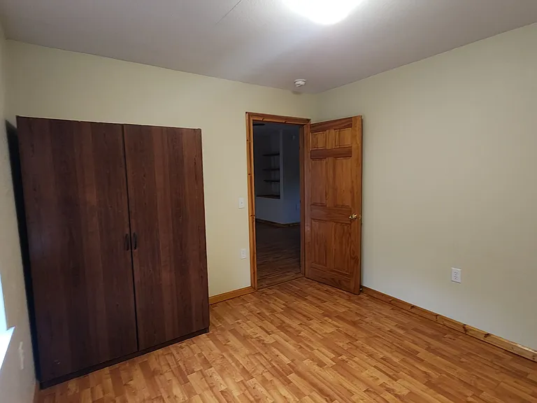 Office or 2nd bedroom with wardrope