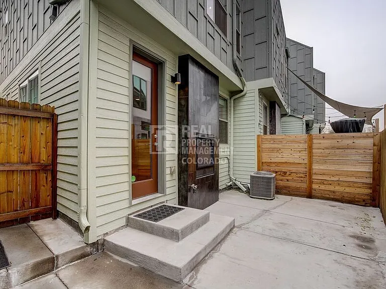 1227 N Perry St — Photo 31