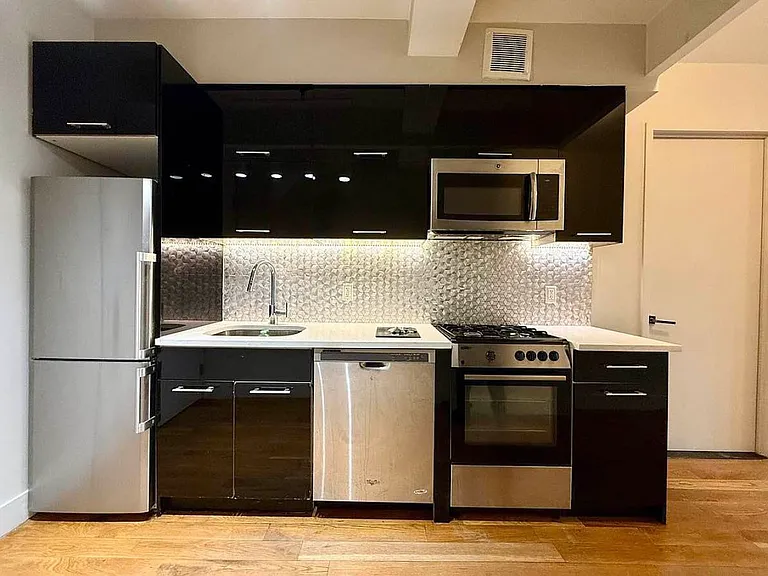 880 Dekalb Ave #401 — Photo 5