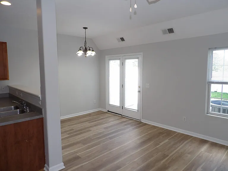 108 Charleston Ct — Photo 12