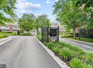 53 Village Sq, Paoli, PA 19301