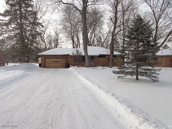 5th image of 9989 Albion Rd