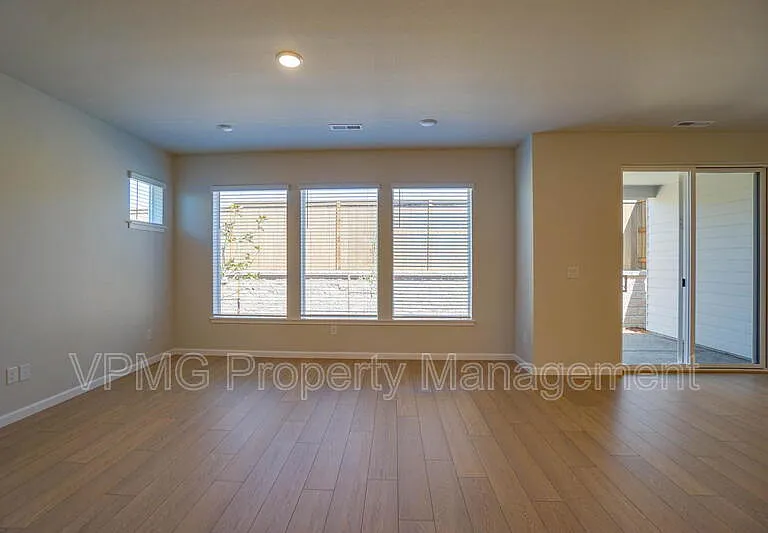 18300 NE 14th St — Photo 8