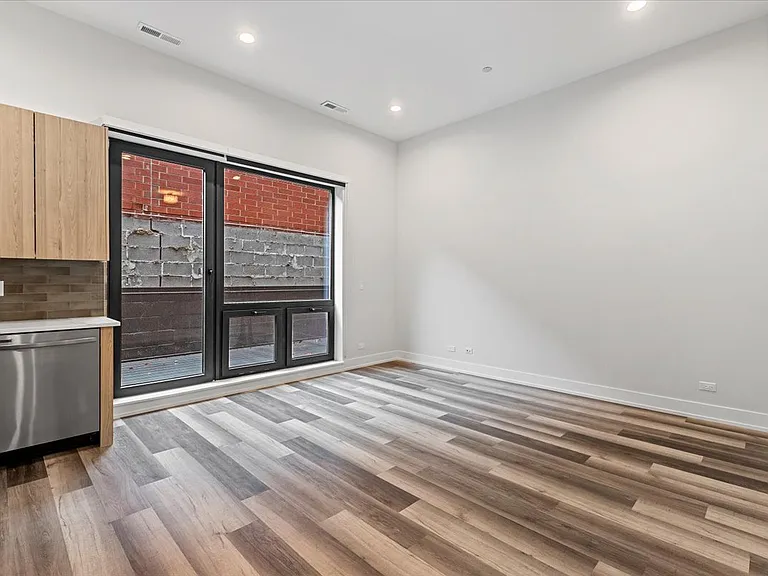 2317 N Clark — Photo 19