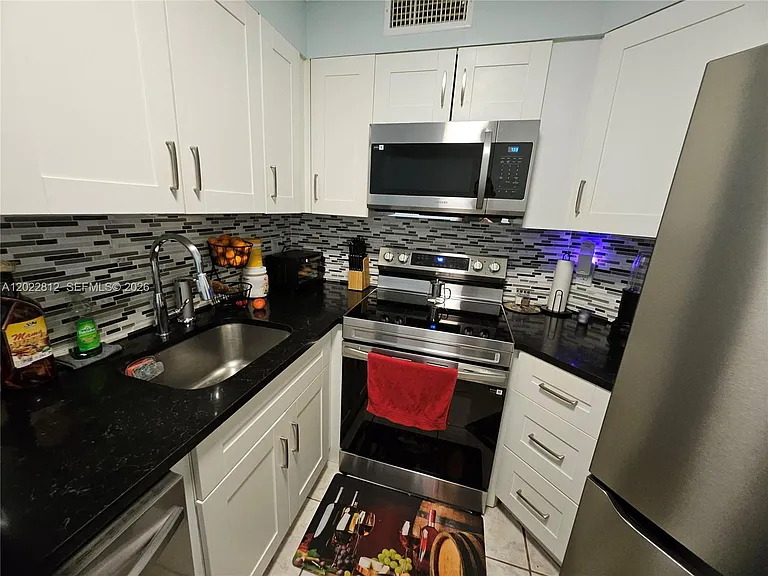 212 Lake Pointe Dr #113 — Photo 7
