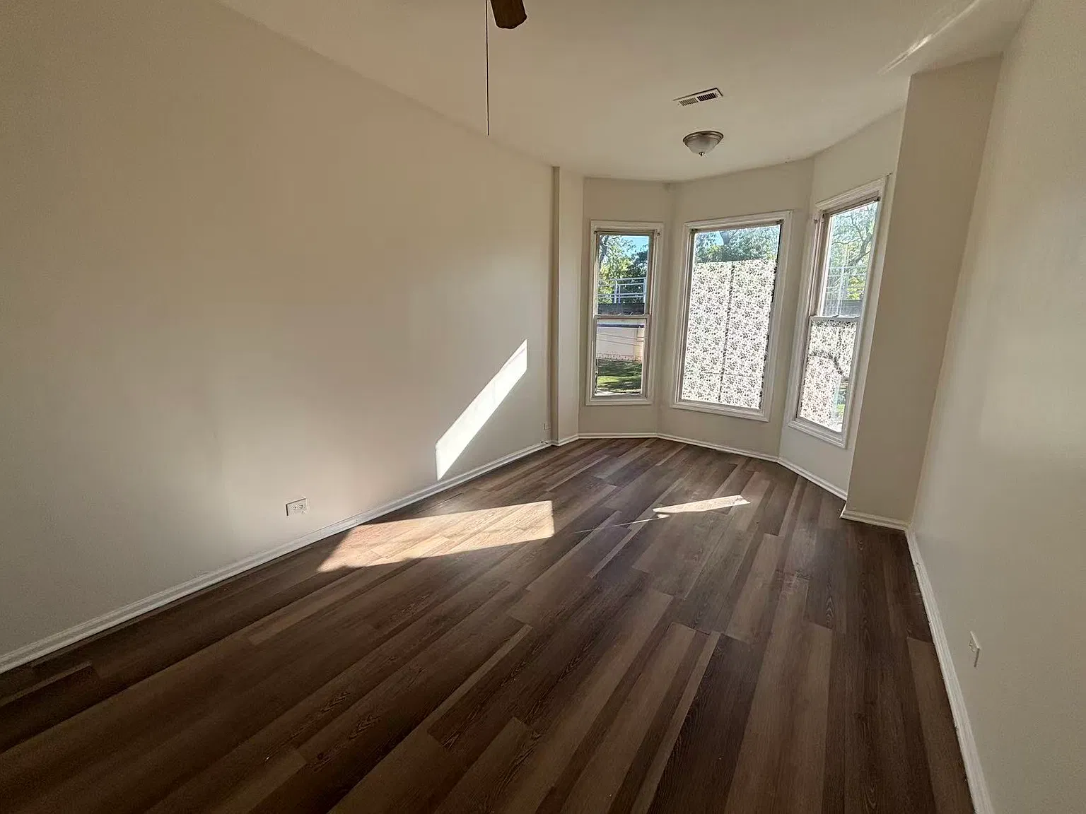 3 bed, $1,600 — Photo 4