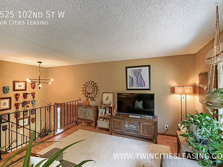 7525 W 102nd St — Photo 4