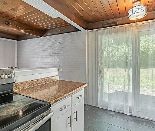 3rd image of 3312 Windgate Dr