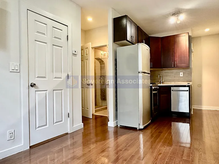 386 Manhattan Ave #14 — Photo 2