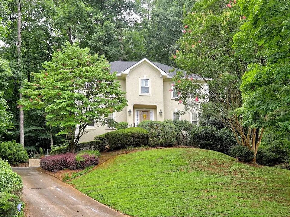 2101 Mark Hall Ct NE