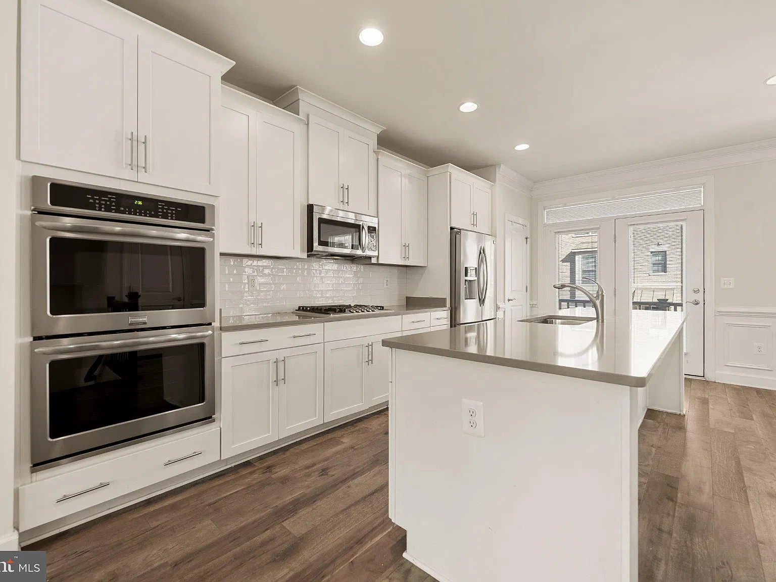 3 bed, 4.0 bath, 2136 sqft, $4,400 — Photo 2