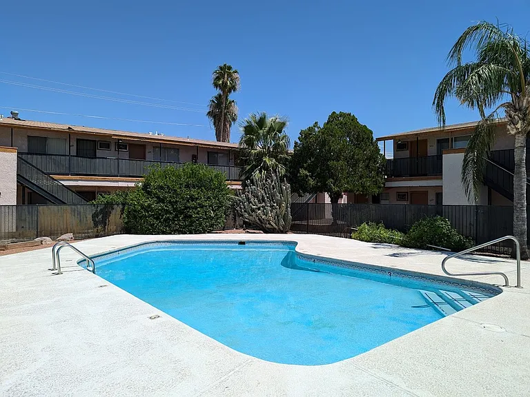 208 E Prince Rd — Photo 1